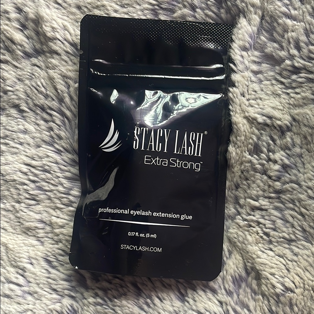 Stacy Lash Extra Strong Eyelash Extension Glue - Black .5-1 sec drying time